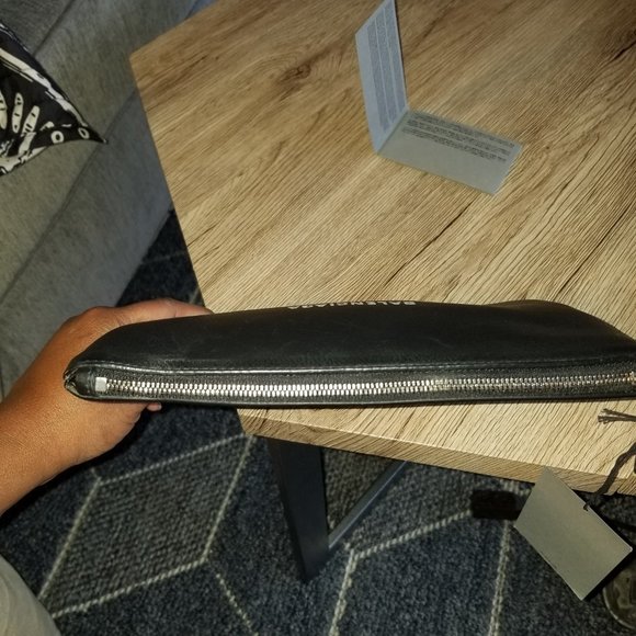 AUTHENTIC Balenciaga Cluth bag - Picture 4 of 6
